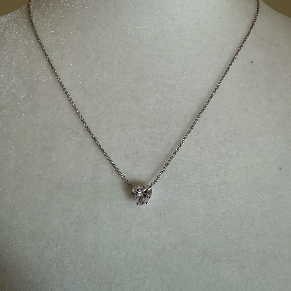 Nadri MODERN LOVE HEART NECKLACE - Picture 3 of 5